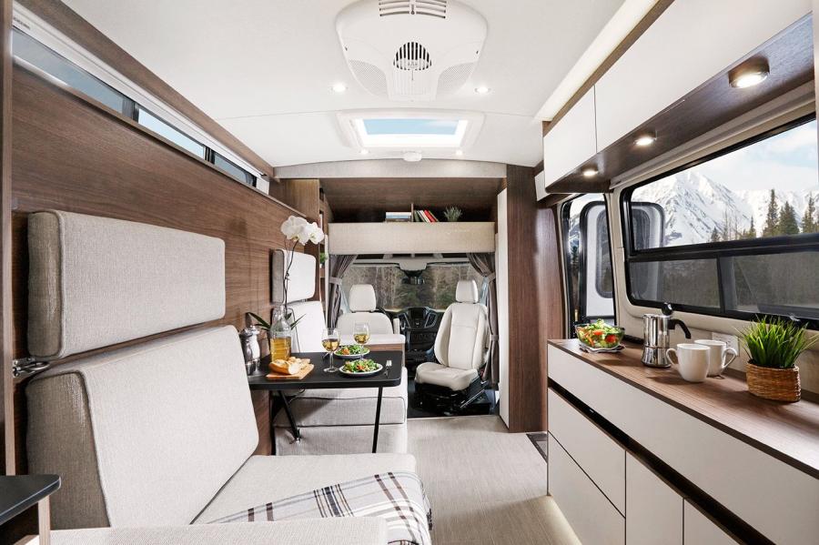 Интерьер Leisure Travel Vans Wonder 2016 года  (фото 11 из 12)